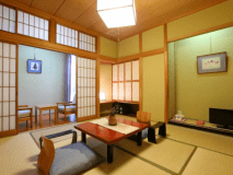 和室8畳のお部屋