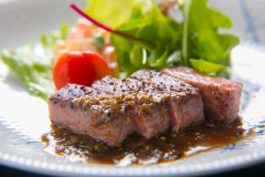 料理長厳選のおおいた和牛の甘みをステーキで堪能。 料理長厳選のおおいた和牛の甘みをステーキで堪能。