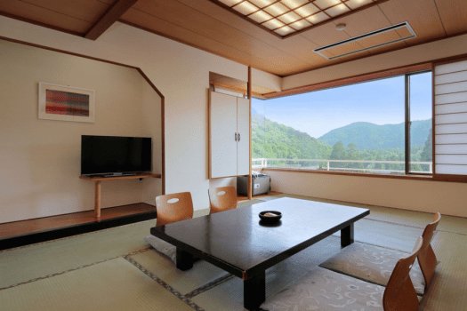 （和洋室）和室 10畳+6畳（和風ベッド）+ツイン【禁煙】