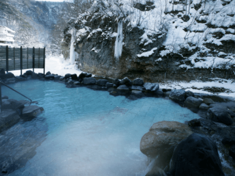 渓流を望む１Ｆ「天河の湯」露天風呂