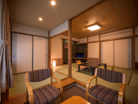 お部屋は10畳から12畳までの和室【禁煙室】で、ご人数に合わせた広さのお部屋でご用意させていただきます。「館」及び「広さ」、「景観」は当ホテルにお任せいただく分、館をご指定されるよりリーズナブルにご利用いただけます。