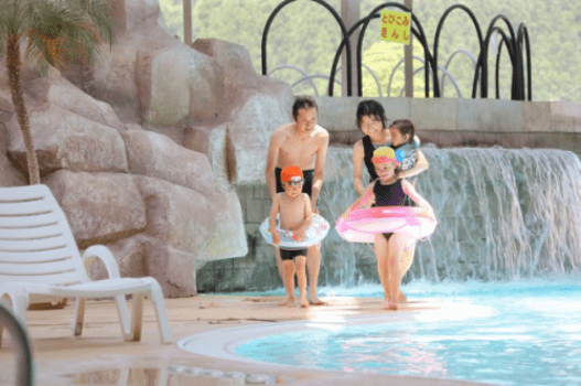 土日祝祭日・春休み・夏休み・冬休みはプールで遊んで思いで作り♪