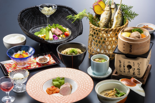 基本会席：季節の彩り豊かな会席料理は蕎麦を使った郷土料理やあめごや旬の野菜の会席料理。ゆっくりお楽しみください。
