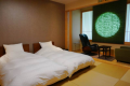 お部屋はツインベッドをご用意しております。マットレスはシモンズ製。ゆっくりをお休みください。