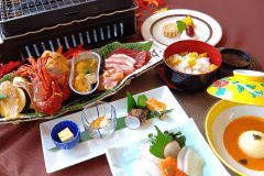 【伊勢志摩の波音　海楼（いせしまのなみね かいろう）】◆夕食　かんてき（網焼き）料理　　魚介とお造りは2名様盛りです（※画像はイメージです）