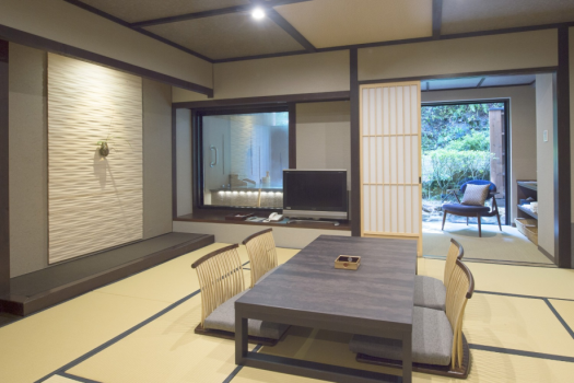 和室10畳+露天風呂付客室「山のテラス」全4室
和の空間、落ち着いた佇まい。
山の緑を眺め、畳の間でゆっくりお寛ぎください。 和室10畳+露天風呂付客室「山のテラス」全4室
和の空間、落ち着いた佇まい。
山の緑を眺め、畳の間でゆっくりお寛ぎください。