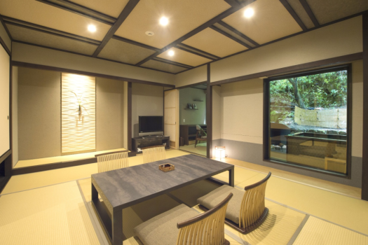 和室10畳+露天風呂付客室「山のテラス」全4室
和の空間、落ち着いた佇まい。
山の緑を眺め、畳の間でゆっくりお寛ぎください。 和室10畳+露天風呂付客室「山のテラス」全4室
和の空間、落ち着いた佇まい。
山の緑を眺め、畳の間でゆっくりお寛ぎください。