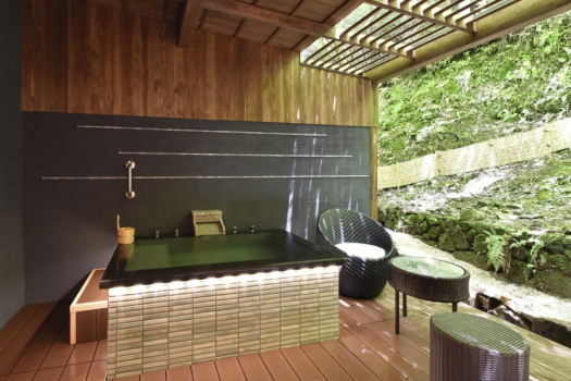 ツインベッド＋露天風呂付客室「山のテラス・ベッド」全2室
コンパクトに全て揃った過ごし良さ。
癒しの空間をお愉しみください。