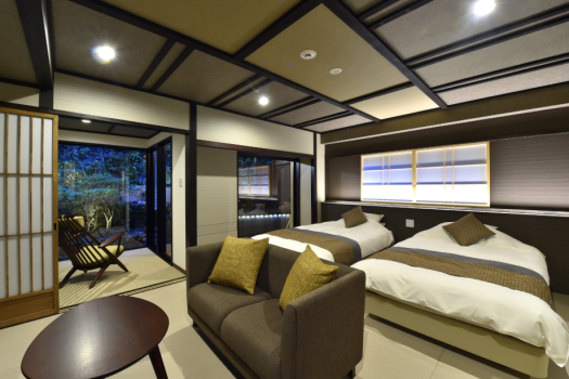 ツインベッド＋露天風呂付客室「山のテラス・ベッド」全2室
コンパクトに全て揃った過ごし良さ。
癒しの空間をお愉しみください。