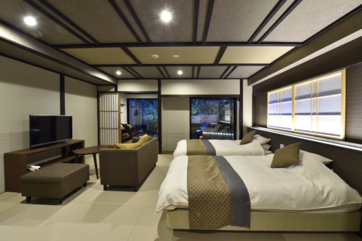 ツインベッド＋露天風呂付客室「山のテラス・ベッド」全2室
コンパクトに全て揃った過ごし良さ。
癒しの空間をお愉しみください。