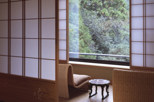 和室10畳+寝室8畳+広縁
温泉掛流し露天風呂付客室「早蕨(さわらび)」68平米全1室
温泉掛け流し露天風呂と和の室礼、京都「唐長」京唐紙の和室と寝室。
和の佇まいのゆったり過ごせるお部屋。
山もみじの緑に染まる湯が流れゆく、癒しのひとときをお過ごしください。 和室10畳+寝室8畳+広縁
温泉掛流し露天風呂付客室「早蕨(さわらび)」68平米全1室
温泉掛け流し露天風呂と和の室礼、京都「唐長」京唐紙の和室と寝室。
和の佇まいのゆったり過ごせるお部屋。
山もみじの緑に染まる湯が流れゆく、癒しのひとときをお過ごしください。