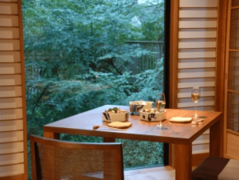 ダイニングで優雅にお食事