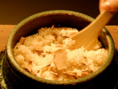炊き立ての松茸ご飯をどうぞ 炊き立ての松茸ご飯をどうぞ