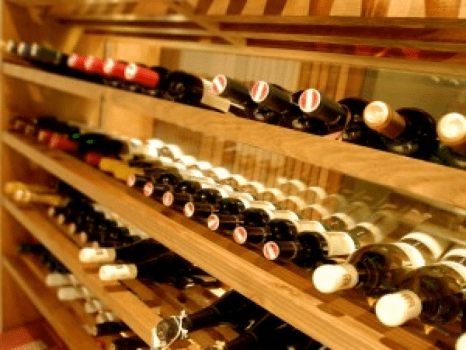 ソムリエセレクトの 上質なワインを取り揃えております