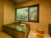 【山の菴 温泉内風呂付・和室】四季の移ろいと山を望む空間