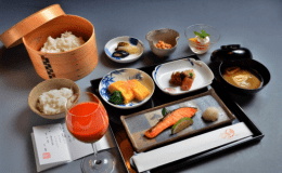 【朝食】焼魚、博多めんたい炙り、ちりめん山椒煮、だし巻き卵、湯豆腐、佐賀海苔など