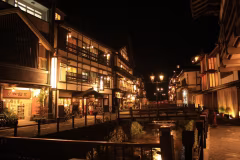 【お車30分◆銀山温泉観光プラン】<ご夕食は早め17時~>大正浪漫・ノスタルジックな空間に心奪われる|★公式HPからのご予約が1,100円お得!公式HP3大特典付き★