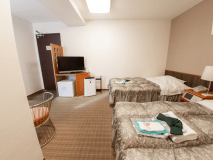 西館駐車場側【洋室ツイン12～14平米】ユニットバス付