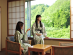 川沿いの渓谷を眺めながら…