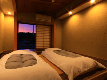 露天付客室「夕陽」ベッドルーム