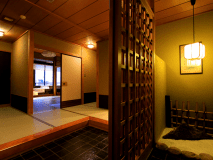 露天付客室「夕陽」踏み込みから客室