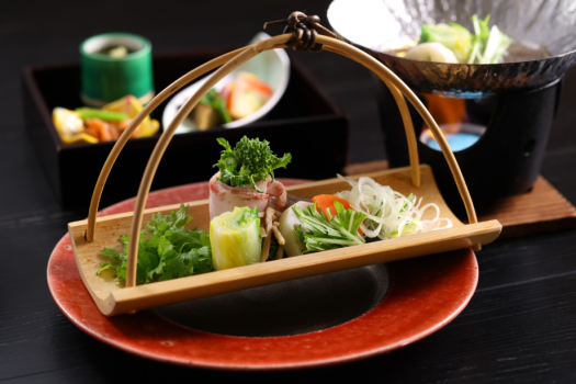 「里山の恵み御膳」メインは信州米豚を風景館特製の小四郎味噌でアレンジしたお鍋。
