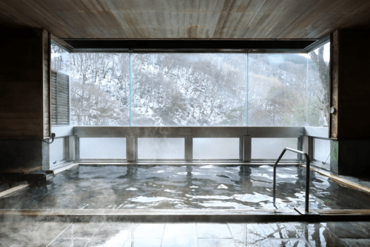 【大浴場】冬の渓谷美を眺めながら