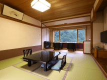 【本館・和室10畳 広縁付】松川渓谷側