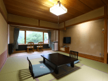 【本館・和室10畳 広縁付】松川渓谷側