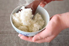 信州産のお米。炊きたてを召し上がれ。