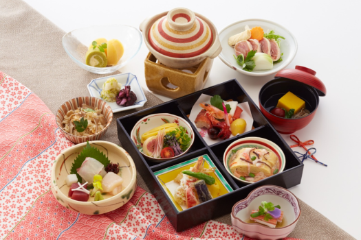 箱盛膳（お造りと季節の小鍋）
（画像はイメージです。月ごとに使用する食材が変わります。）