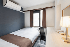 シャワーユニット・トイレ付きのダブルルームです。ビジネスに観光に最適です。