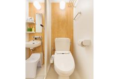 シャワーユニット・トイレ付きのダブルルームです。