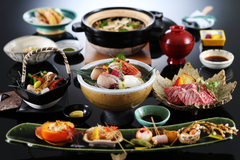 秋の味覚を贅沢に堪能する特選会席。※料理イメージ