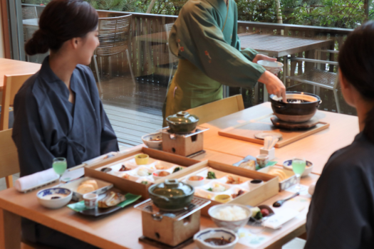 レストラン　朝食　ご提供イメージ　凛と佇む天橋立を眺めながら爽やかな一日のスタート
