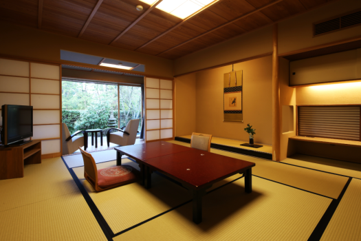 带露台的木制客房“雪州” "Sesshu" (45 square meters)