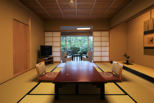 带露台的木制客房“雪州” "Sesshu" (45 square meters)