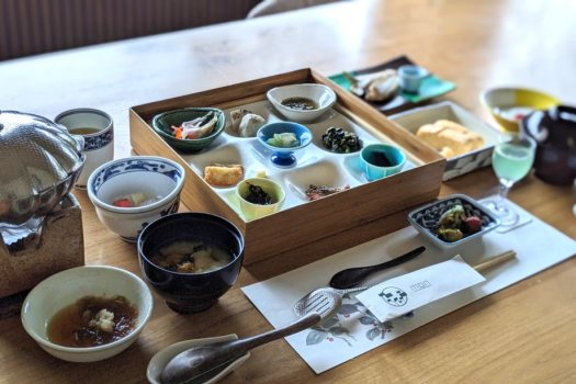 朝食イメージ　マコガレイやあさりの味噌汁など朝食におすすめしたい当地の味覚をバランスよくご用意
