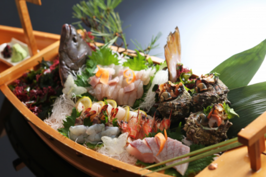 新鮮な海鮮の舟盛り　※料理イメージ