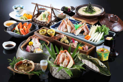 近海で水揚げされた活松蟹を1杯使用した贅沢なコース　※料理イメージ