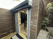 【2024年1月11日にリニューアル】フィンランド式 本格サウナ＆水風呂＆外気浴スペースに加え客室には半露天風呂も完備。