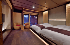 特別室松の間 寝室は小上がりになっております。