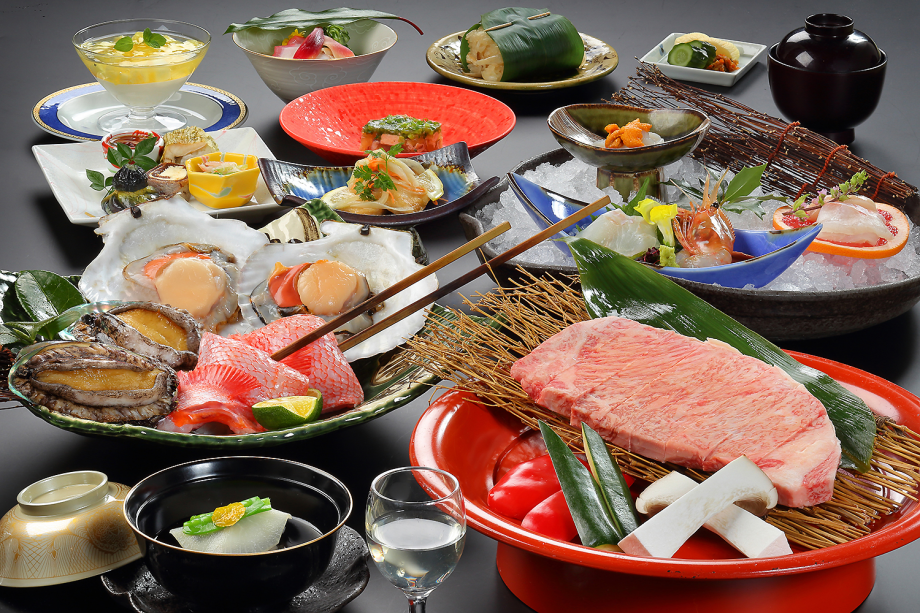 味の芸術A4前沢牛＆三陸産活鮑付が付いた海鮮焼きが付いた極上いろり料理！