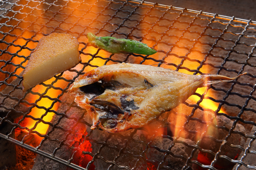 当館の朝食も囲炉裏でお召し上がりいただけます