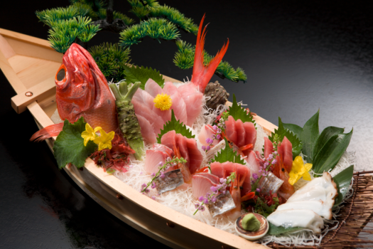 季節の鮮魚（4人盛り一例）