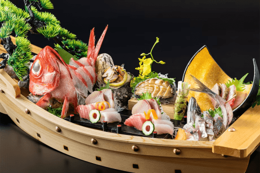 【浜の湯名物料理】季節の鮮魚（舟盛り 一例）