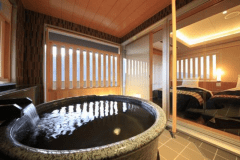 【最上階】源泉かけ流し露天風呂付客室＋2シモンズッド＋シャワー～レイクビュー～※禁煙※N