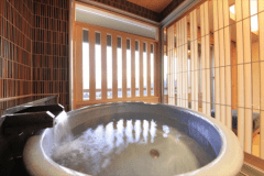 【最上階】源泉かけ流し露天風呂付客室＋3シモンズベッド＋シャワー＋トイレ※禁煙※Q