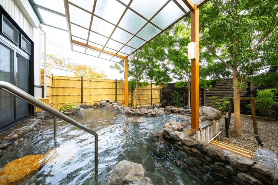 ★2024年10月新設★掛け流し温泉　露天風呂＜女湯＞