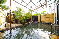 ★2024年10月新設★掛け流し温泉 露天風呂<男湯> ★2024年10月新設★掛け流し温泉 露天風呂<男湯>